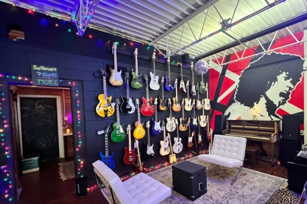 Content image Image file Three-Feather-Records-interior_01BCEE12-5056-A36A-09B5D3B341D71546-01bced075056a36_01bcf5e0-5056-a36a-09096ee91e4bf975.jpg